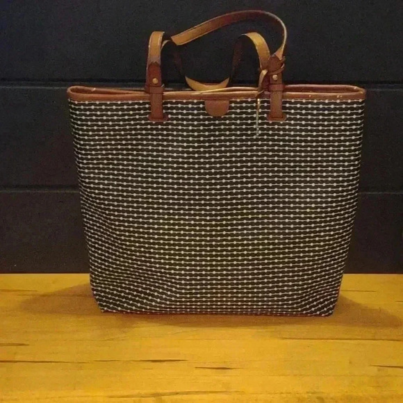 Fossil Rachel largeTote black/white‎ brown trim magnetic closure - Picture 1 of 8